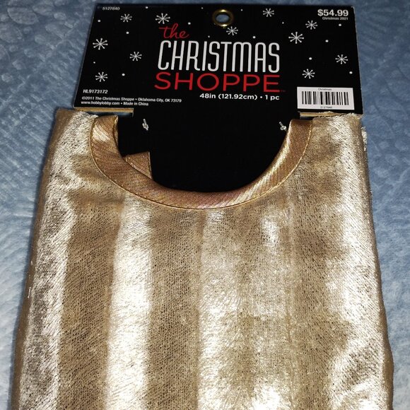 Beautiful Gold Shimmering Round Tree Skirt 48" in diameter. Retail $54.99. - Picture 3 of 6